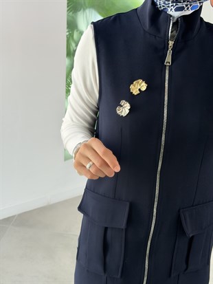 Lacivert Renk Broş Detaylı Yelekli İkili Takım