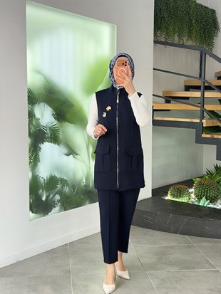 Lacivert Renk Broş Detaylı Yelekli İkili Takım