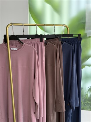 Lacivert Renk Çıtçıt Detaylı Pantolonlu Takım