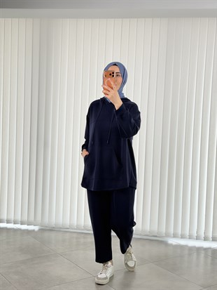 Lacivert Renk Kesik Detaylı Kanguru Cepli Takım