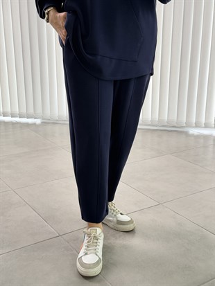 Lacivert Renk Kesik Detaylı Kanguru Cepli Takım