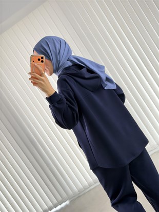 Lacivert Renk Kesik Detaylı Kanguru Cepli Takım