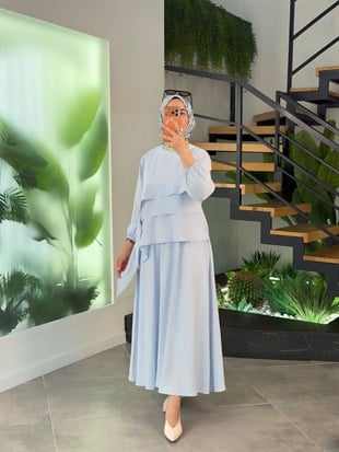 Mavi Renk Bluzu Asimetrik Kesim Etekli Takım