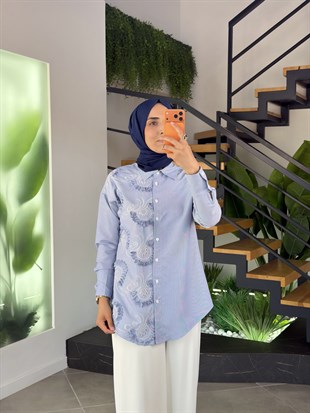 Mavi Renk Çizgili Nakış Ve Fırfır Detaylı Gömlek