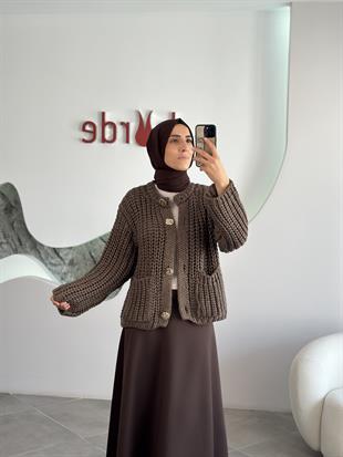 Kahve Renk Metal Düğmeli Triko Kadın Hırka