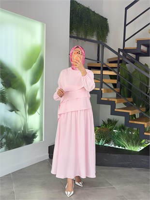 Pembe Renk Bluzu Asimetrik Kesimli Etekli Takım