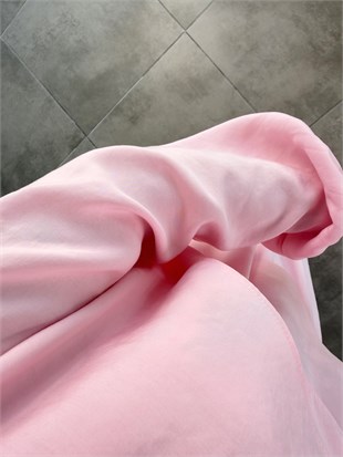 Pembe Renk Bluzu Asimetrik Kesimli Etekli Takım