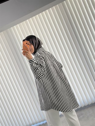 Siyah-Beyaz Renk Çizgili Oversize Gömlek