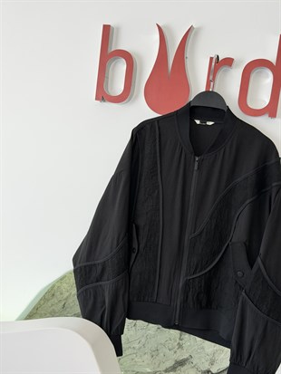 Siyah Renk Biye Detaylı Bomber Ceket