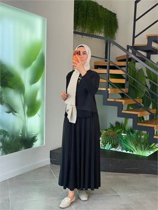 Siyah Renk Bluzu Şifon Detaylı Etekli Takım
