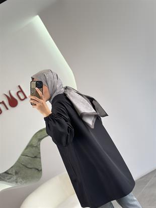 Siyah Renk Bondit Kumaşlı Taş İşlemeli Yağmurluk