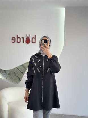 Siyah Renk Bondit Kumaşlı Taş İşlemeli Yağmurluk