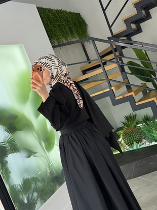 Siyah Renk Fular Detaylı Bluz