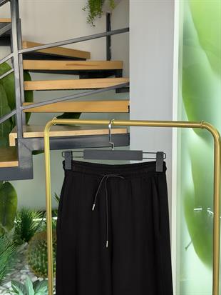 Siyah Renk Kesik Detaylı Konik Pantolon