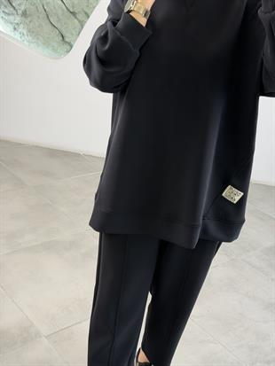 Siyah Renk Kesik Ve Etiket Detaylı Takım