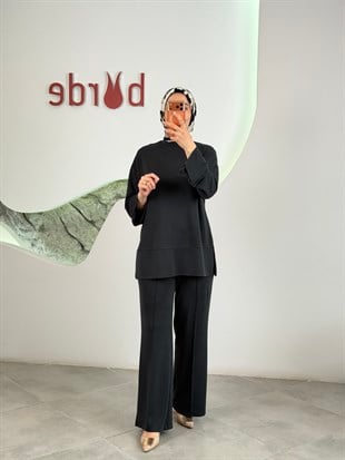 Siyah Renk Kolları Yırtmaçlı Pike Kumaşlı Takım