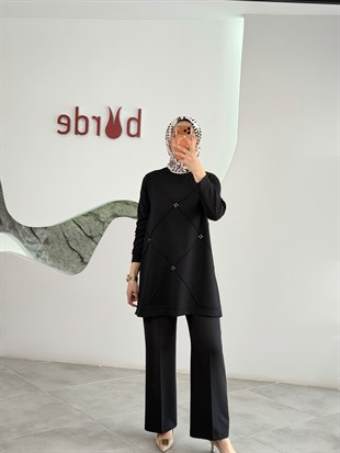Siyah Renk Nervürlü Ve Taşlı Tunik
