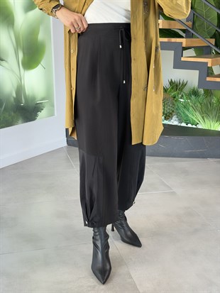 Siyah Renk Paçası Büzgülü Ve Paraşüt Kumaş Garnili Pantolon