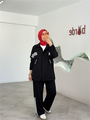 Siyah Renk Şerit Detaylı Takım
