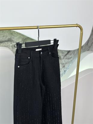 Siyah Renk Serpme Taşlı Kadın Jean