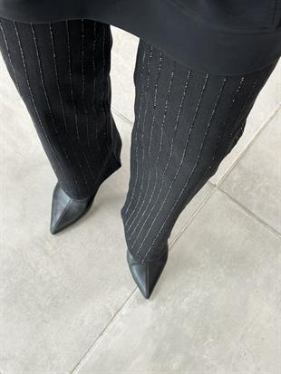 Siyah Renk Serpme Taşlı Kadın Jean