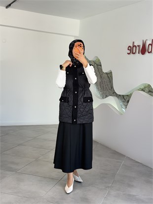 Siyah Renk Tüvit Kumaş Garnili Kapitone Dikişli Yelek 26KT520