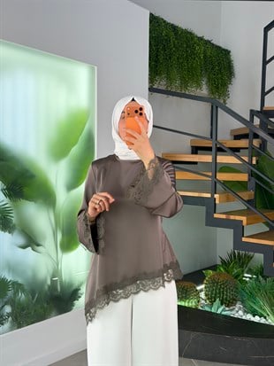 Vizon Renk Dantel Detaylı Saten Bluz