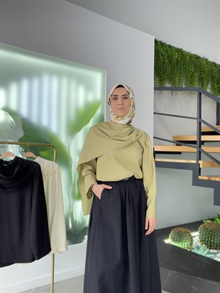 Yeşil Renk Fular Detaylı Bluz