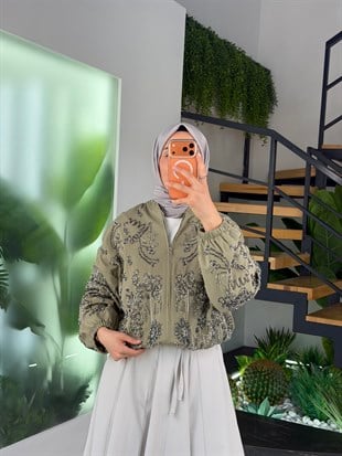 Yeşil Renk Taş Boncuk İşlemeli Bomber Ceket