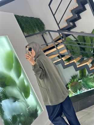 Haki Renk Yüksek Yakalı Cepli S-Shırt