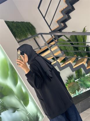 Siyah Renk Yüksek Yakalı Cepli S-Shırt