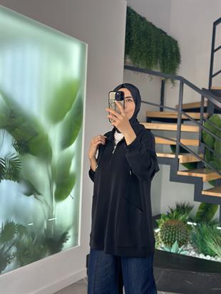 Siyah Renk Yüksek Yakalı Cepli S-Shırt