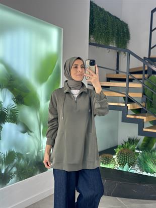 Haki Renk Yüksek Yakalı Cepli S-Shırt