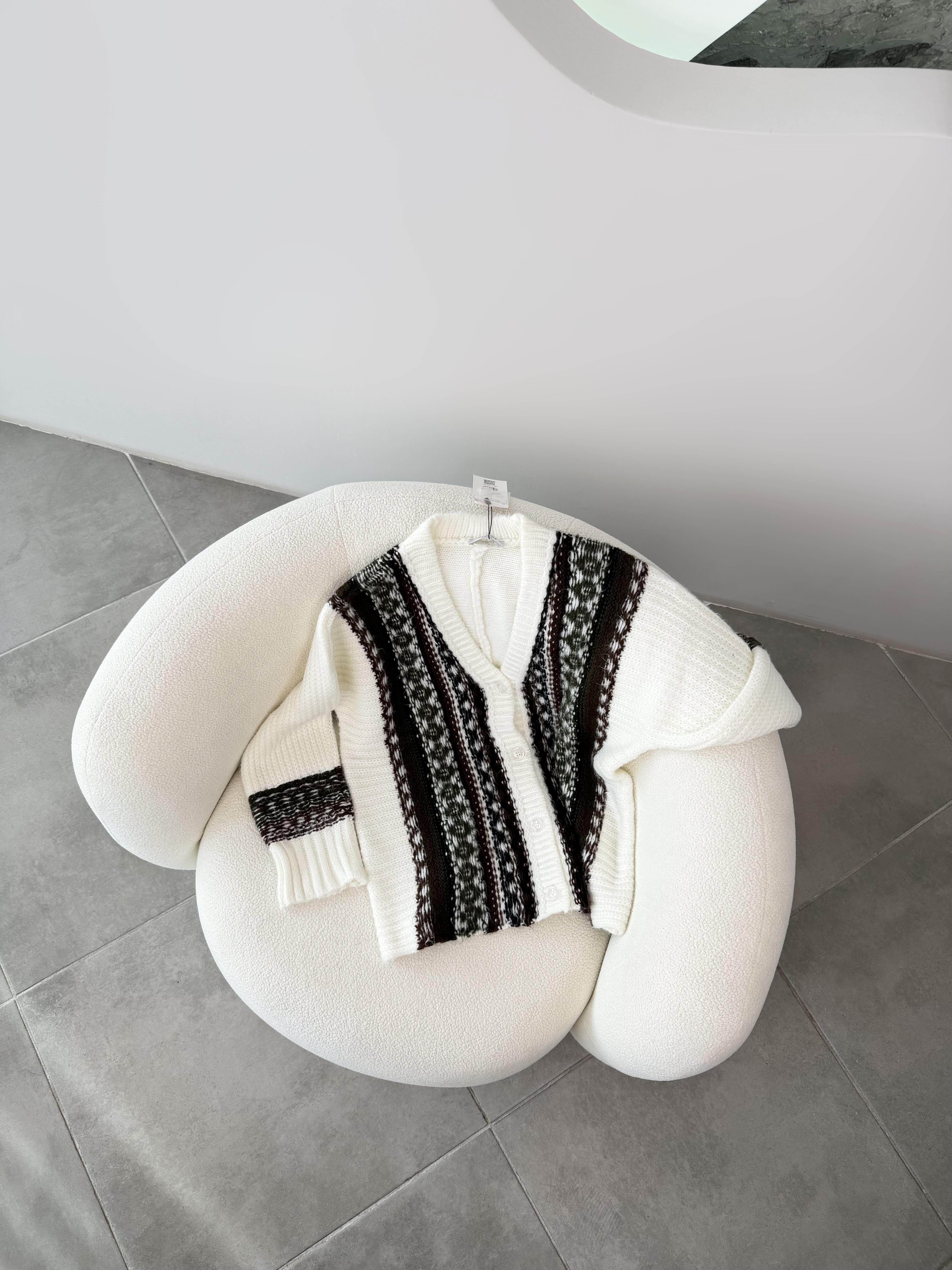  Ekru Renk Doku Desenli Triko Hırka