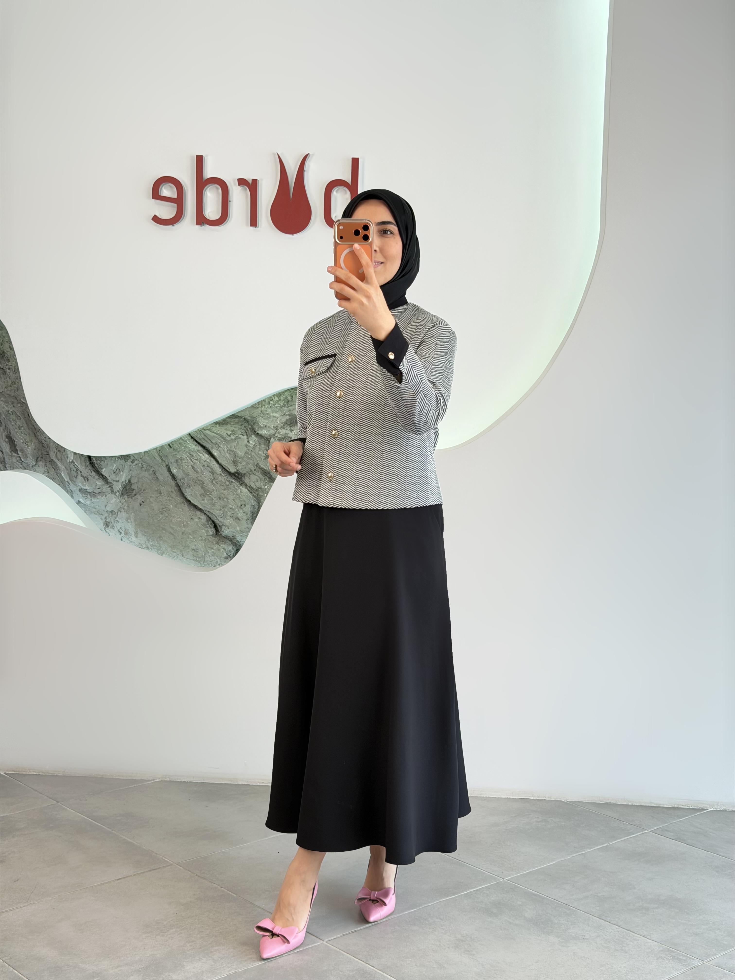 Armine Trend Ceketi Balıksırtı Desenli Etekli Takım 25KT608 Siyah