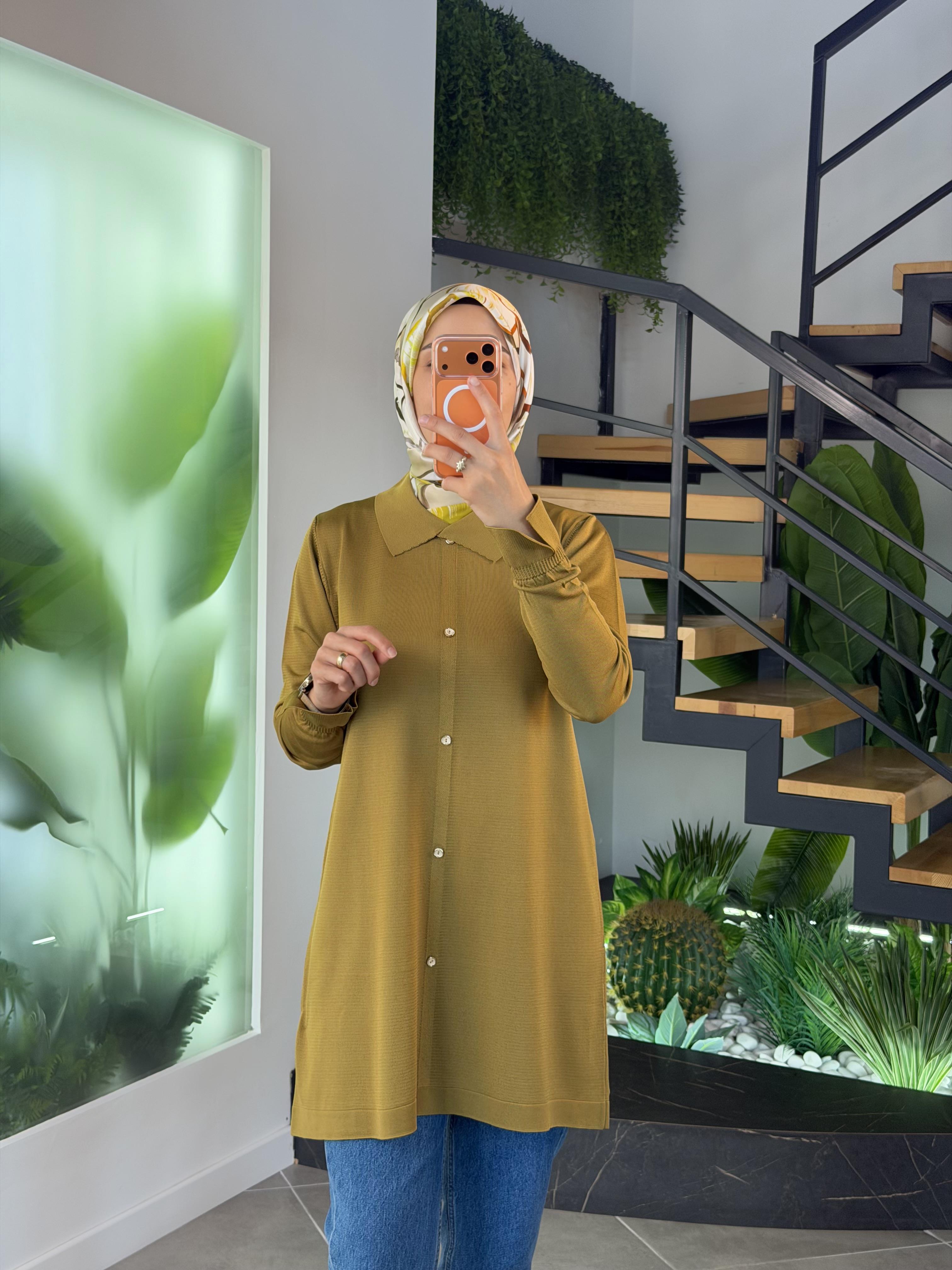 Armine Trend Yakalı Düğme Detaylı Merserize Tunik 25YTD4115 Yağyeşili