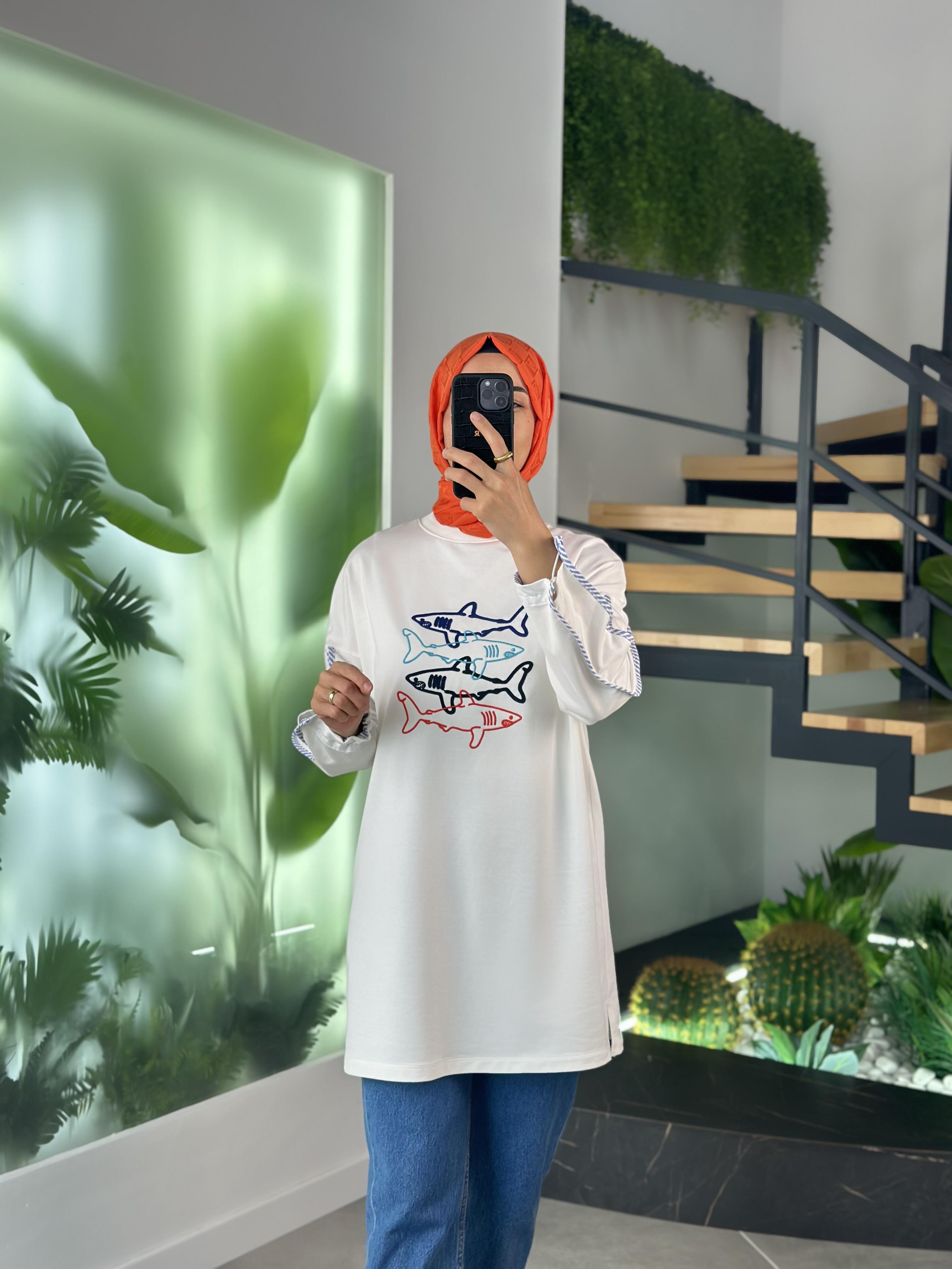 Balık Nakışlı Ekru Renk Basic Kadın Sweatshirt