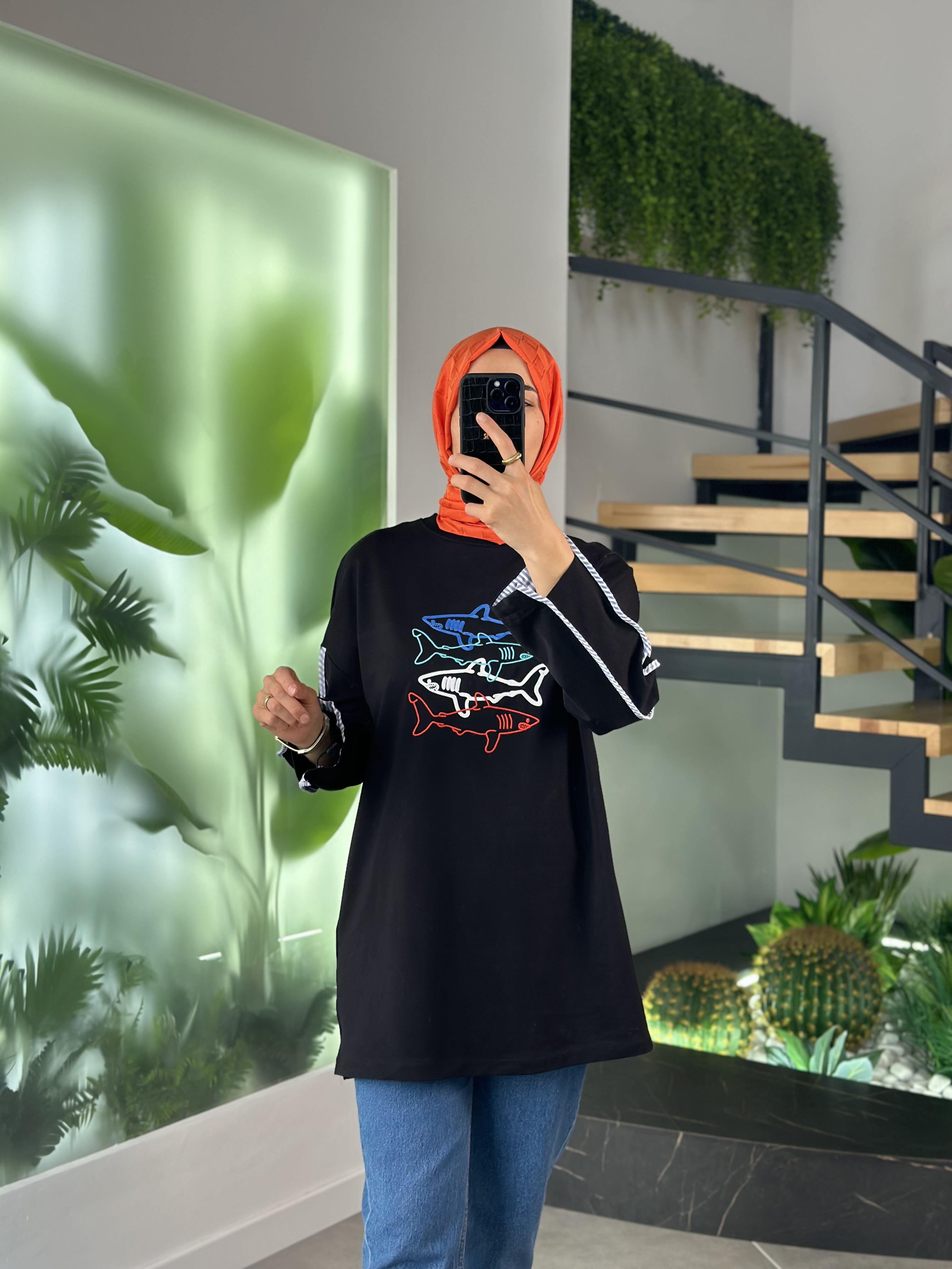 Balık Nakışlı Siyah Renk Basic Kadın Sweatshirt