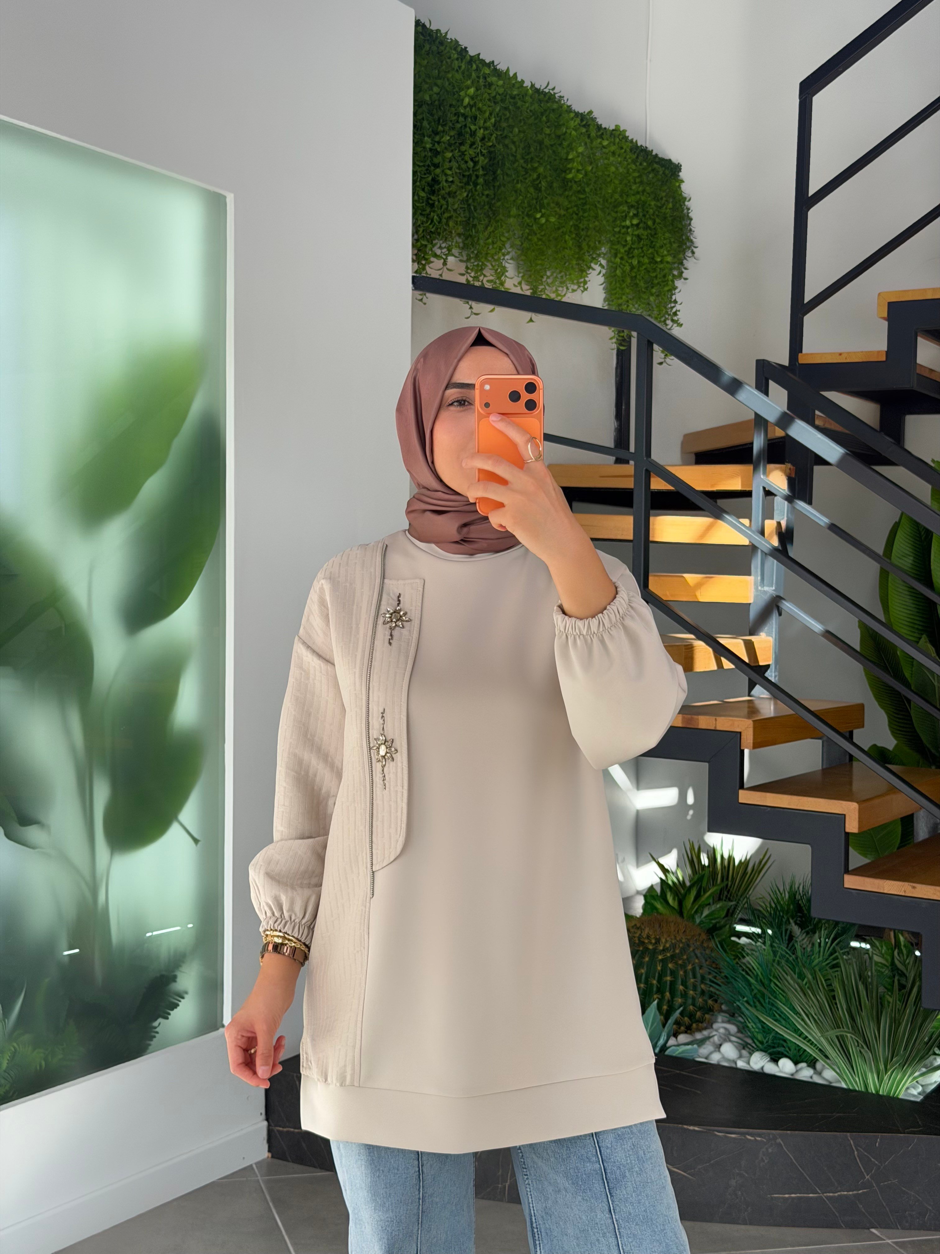 Bej Renk Fermuar Ve Boncuk Detaylı Sweatshirt