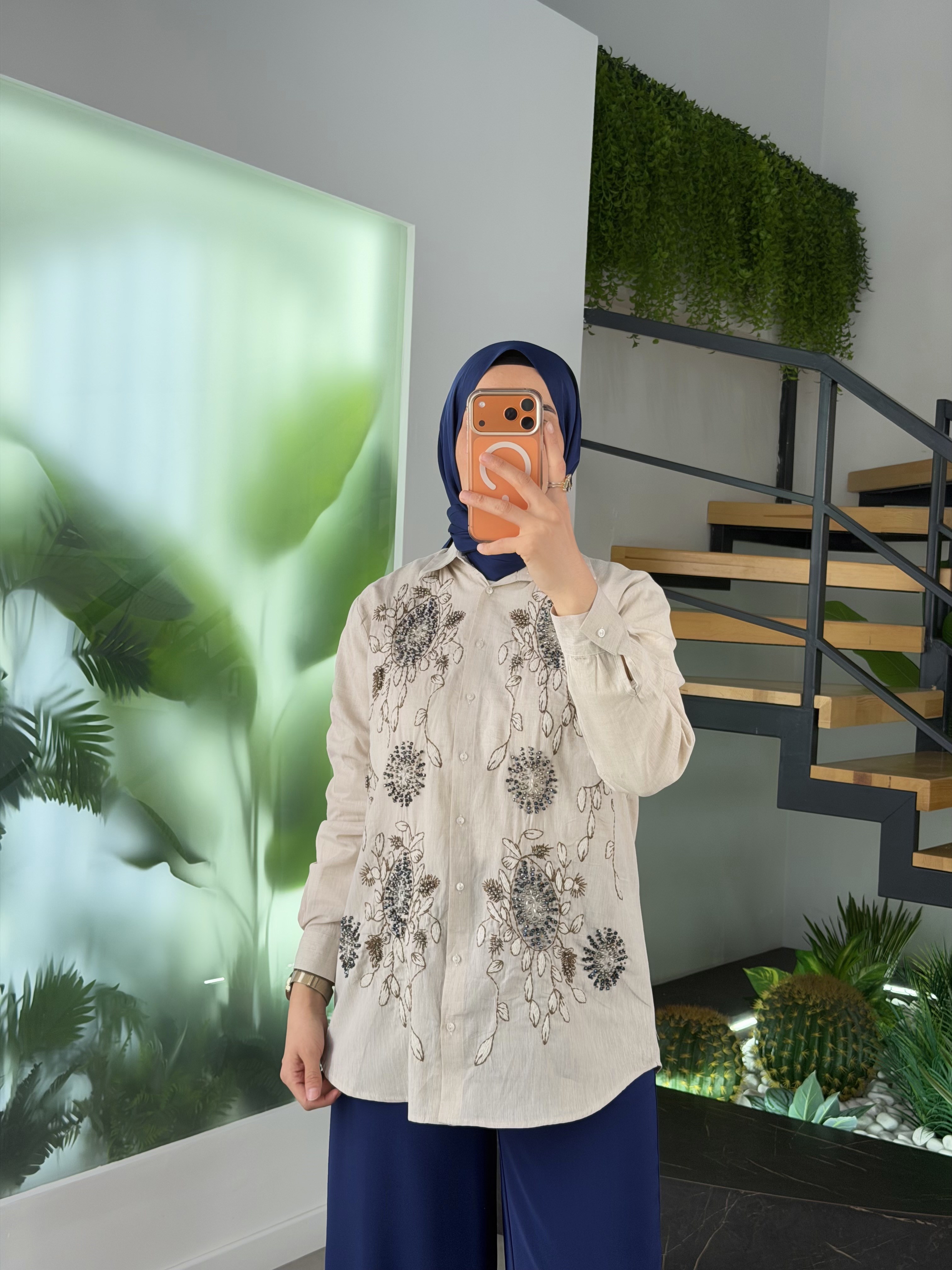 Bej Renk Nakış Ve Boncuk İşlemeli Gömlek