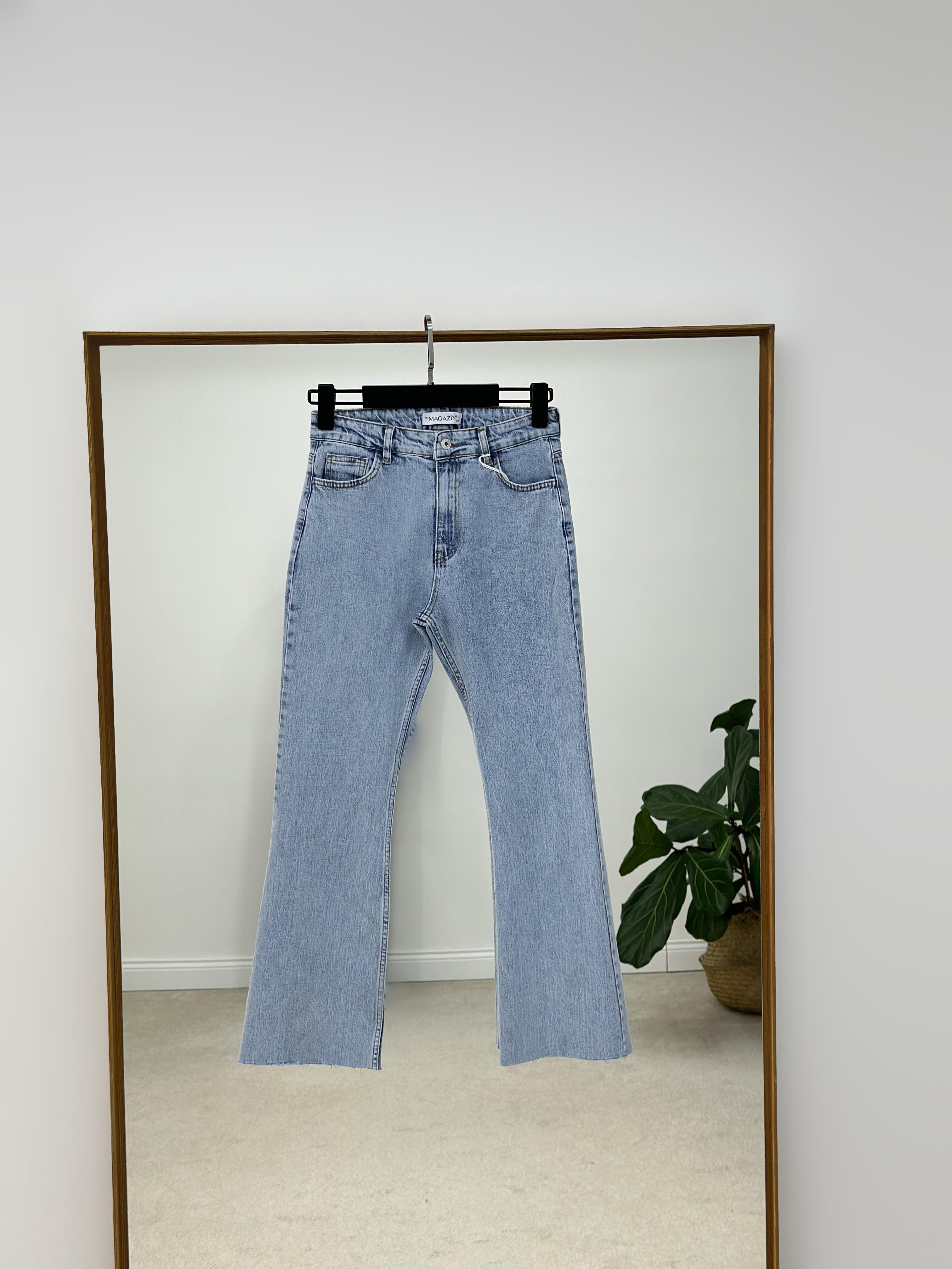 Beli Kemerli Bedenden Cepli İspanyol Paça Pantolon