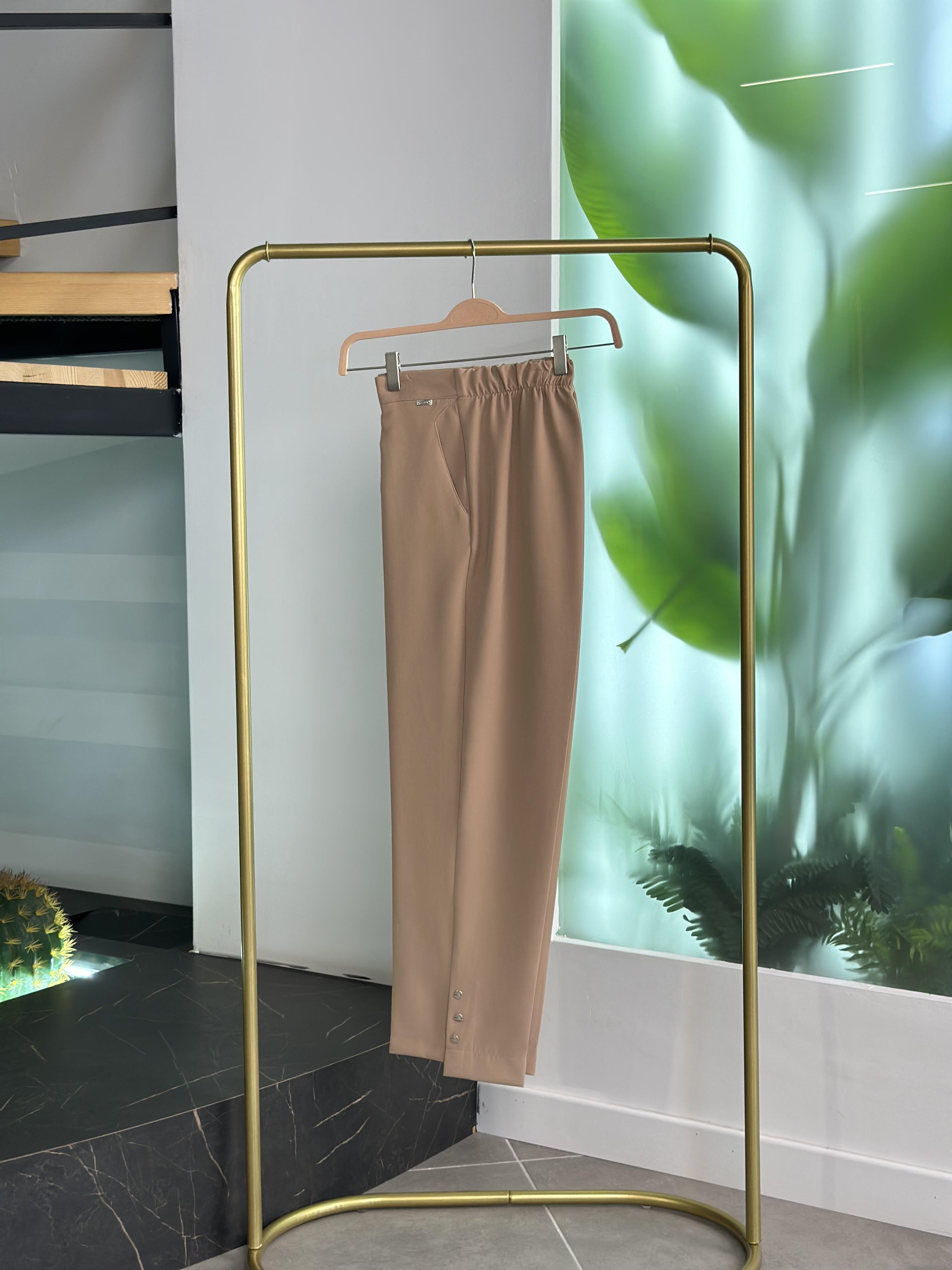 Beli Lastikli Düğme Detaylı Nohut Renk Kadın Pantolon