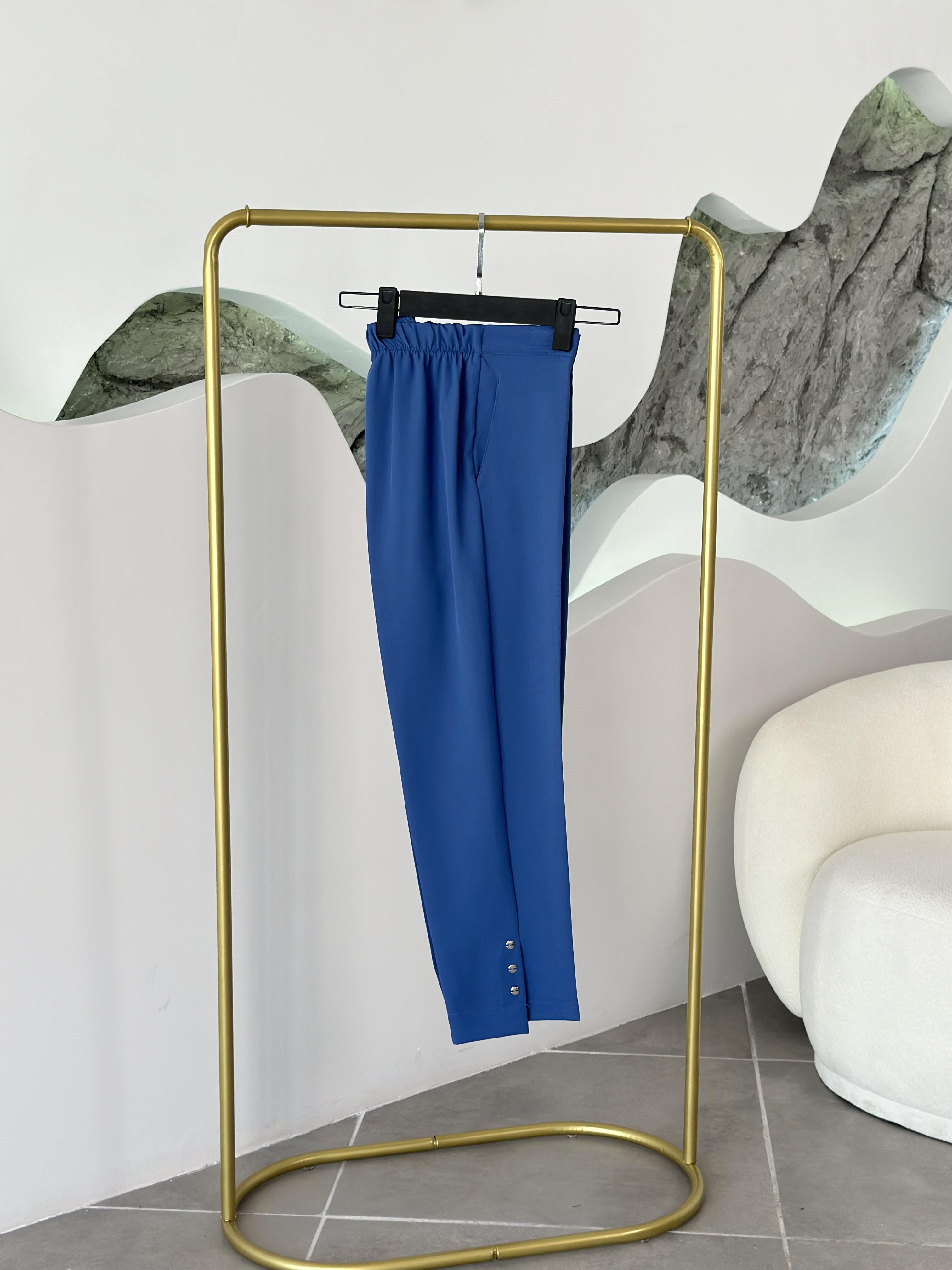 Beli Lastikli İndigo Renk Kadın Düğme Detaylı Dar Paça Pantolon