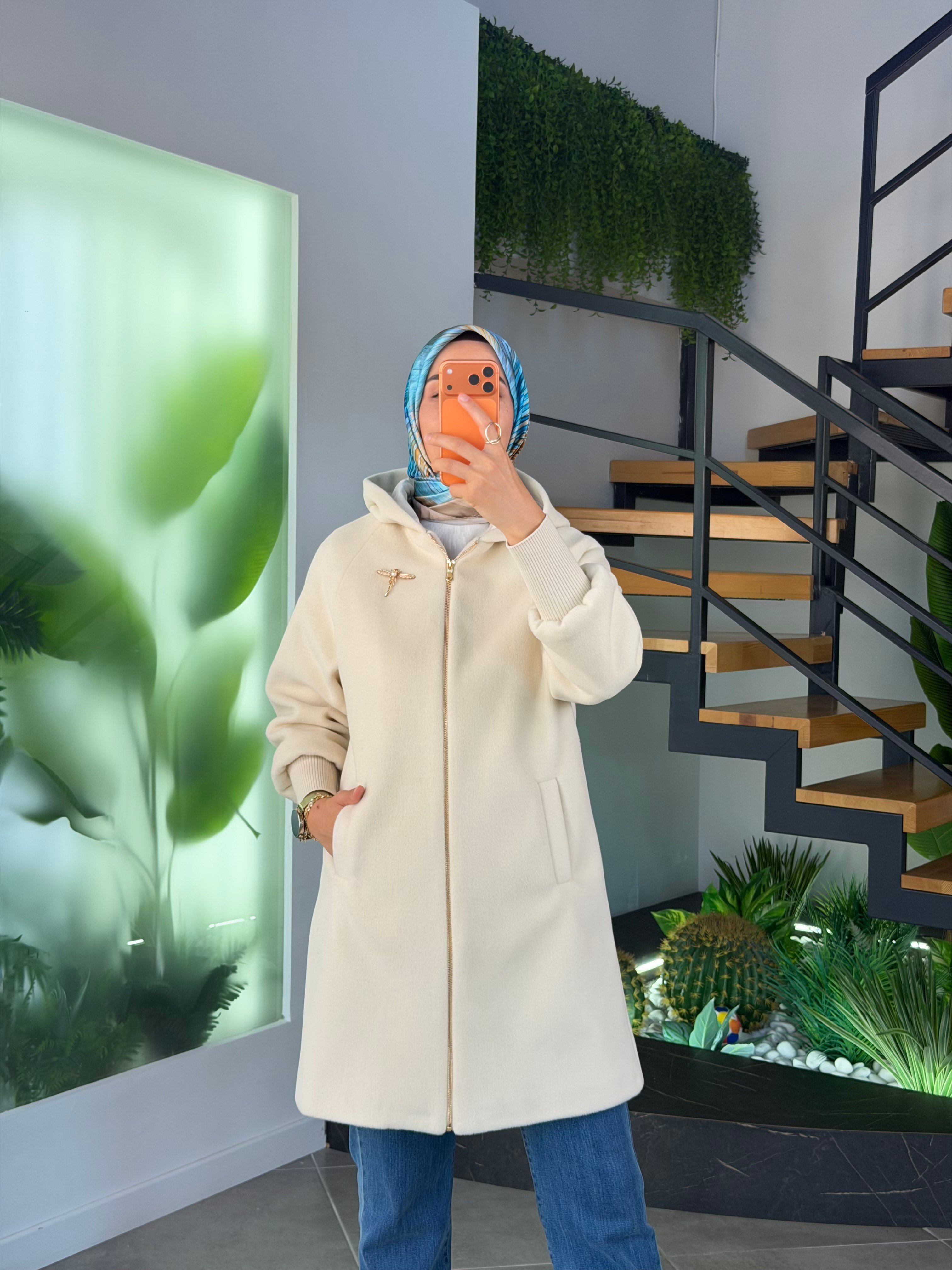 Ekru Renk Fermuarlı Kapüşonlu Kaban