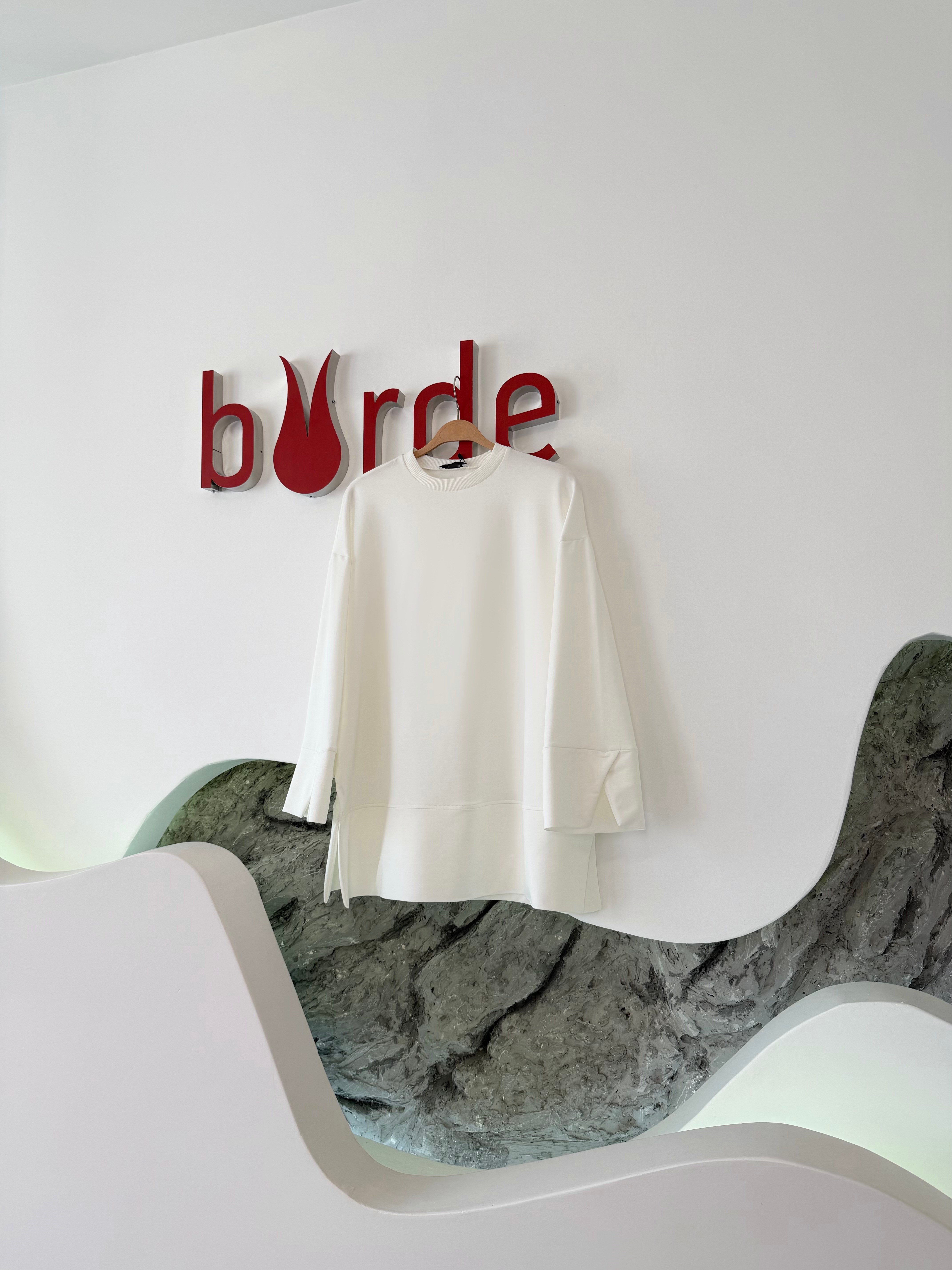 Ekru Renk Yandan Yırtmaçlı Basıc Sweatshirt