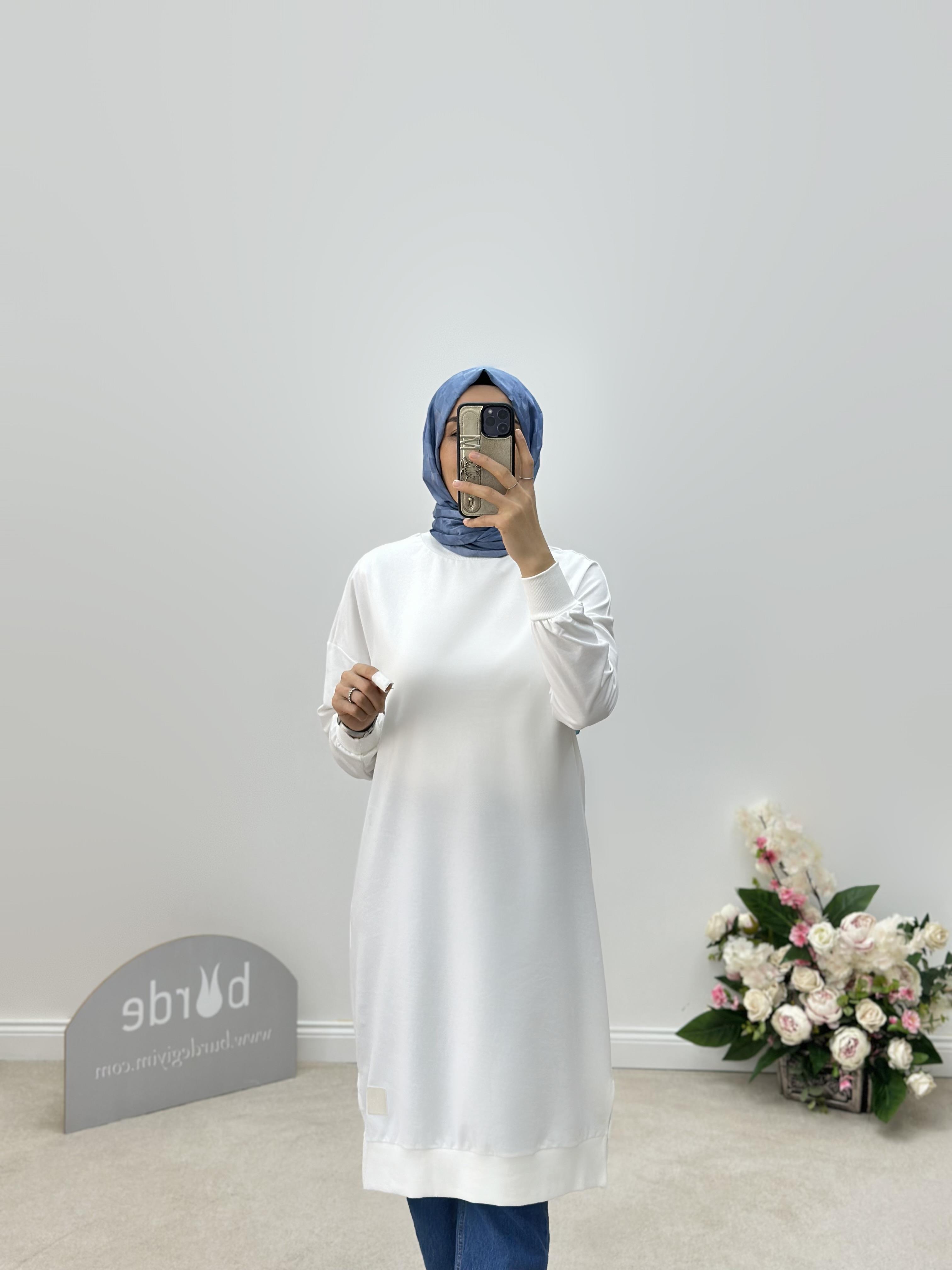 Etiket Baskılı Ekru Renk Uzun Basic Sweatshirt