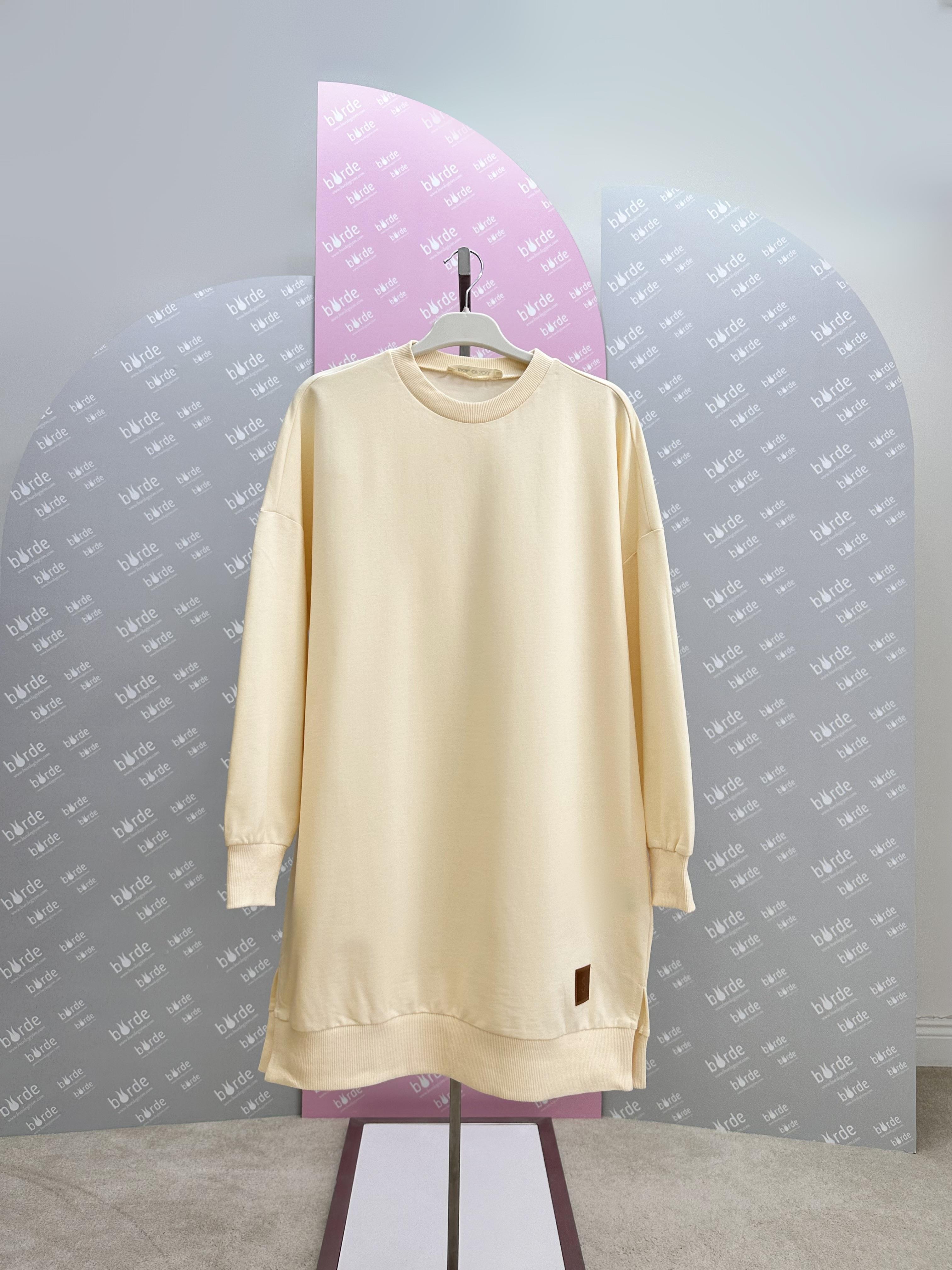 Etiket Detaylı Basic Sweatshirt 
