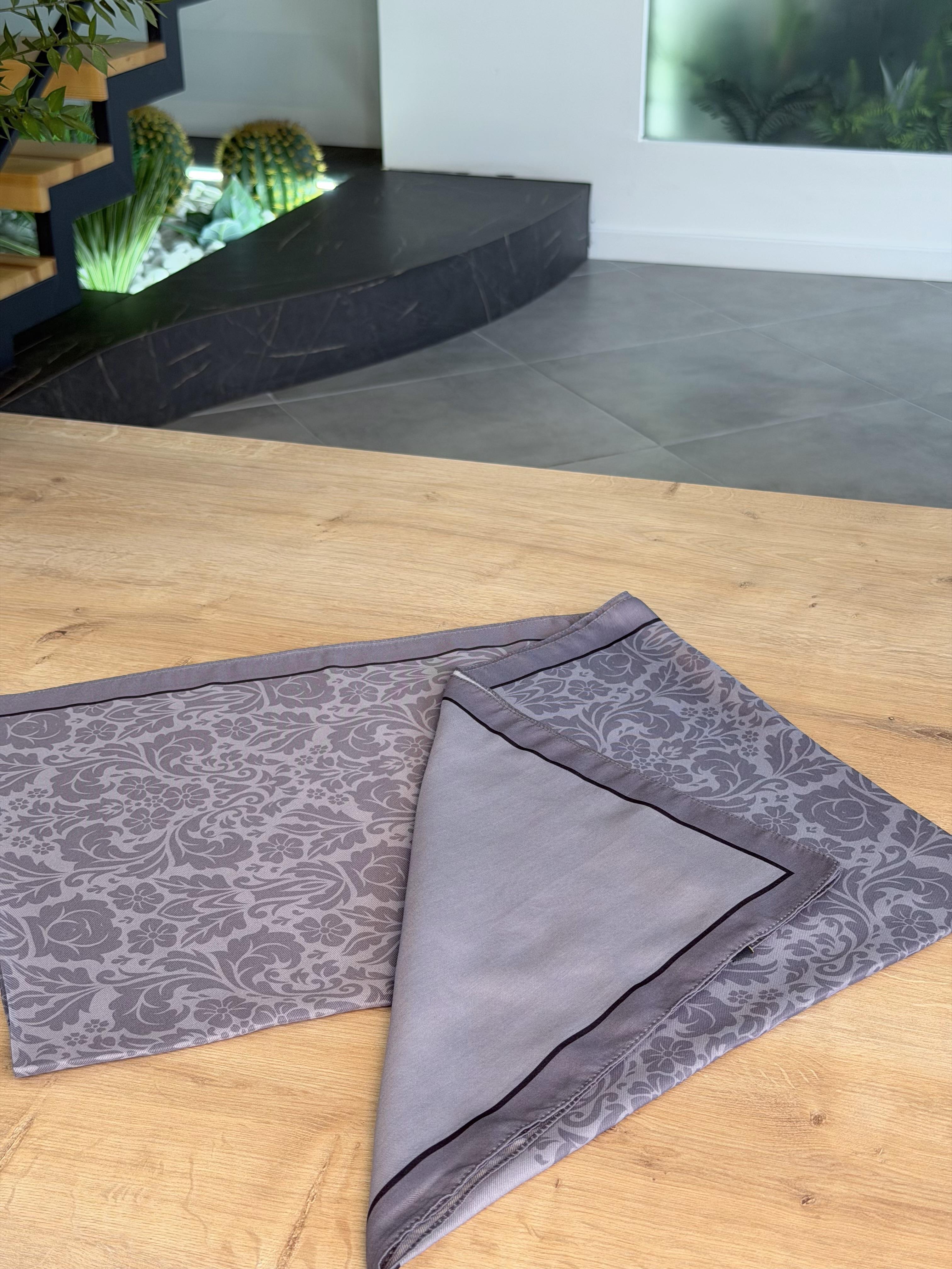 Gri Renk Royal Motif Şal