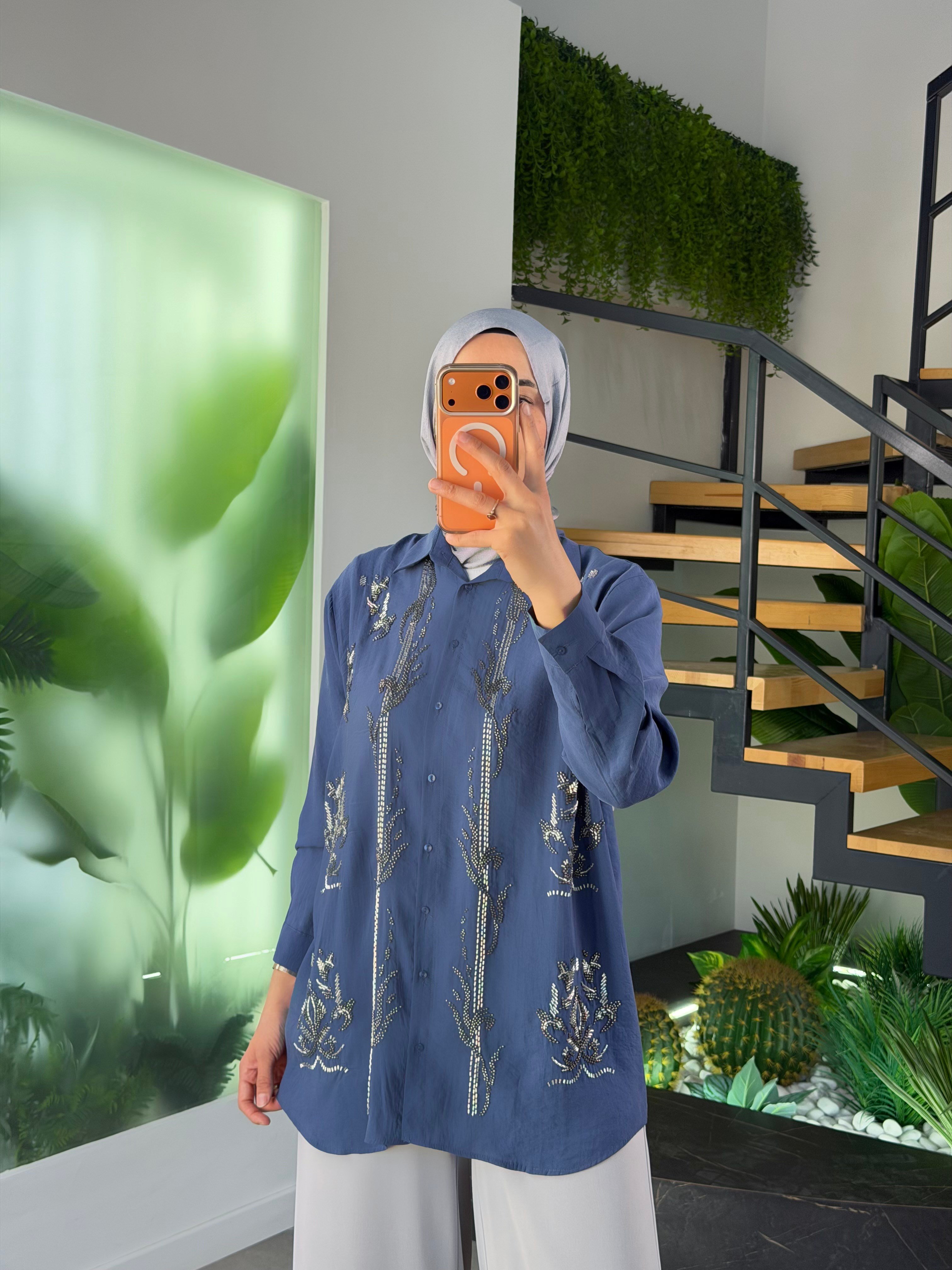 İndigo Renk Boncuk İşlemeli Modal Gömlek