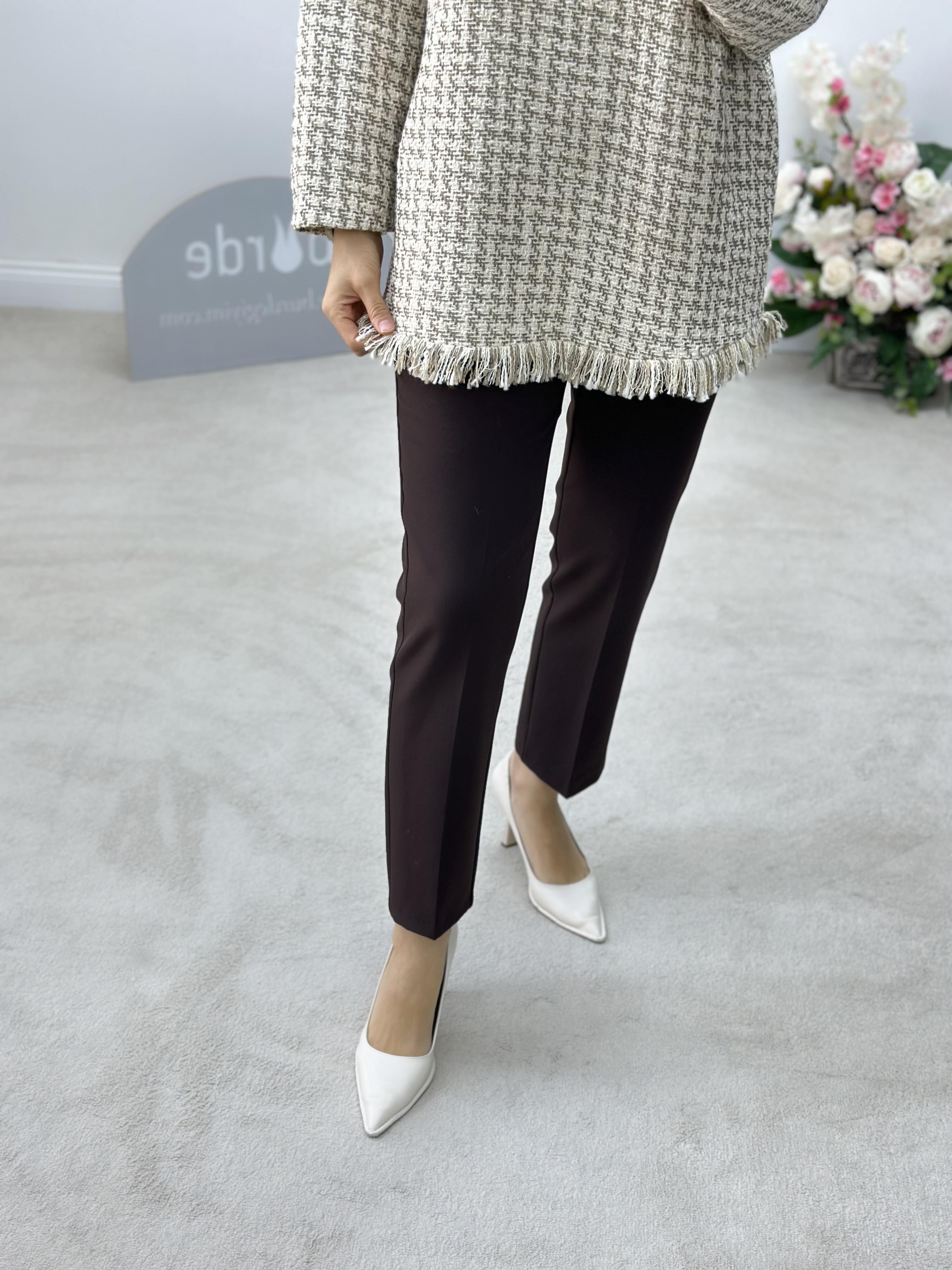 Kahve Renk Beli Lastikli Dar Paça Kadın Pantolon